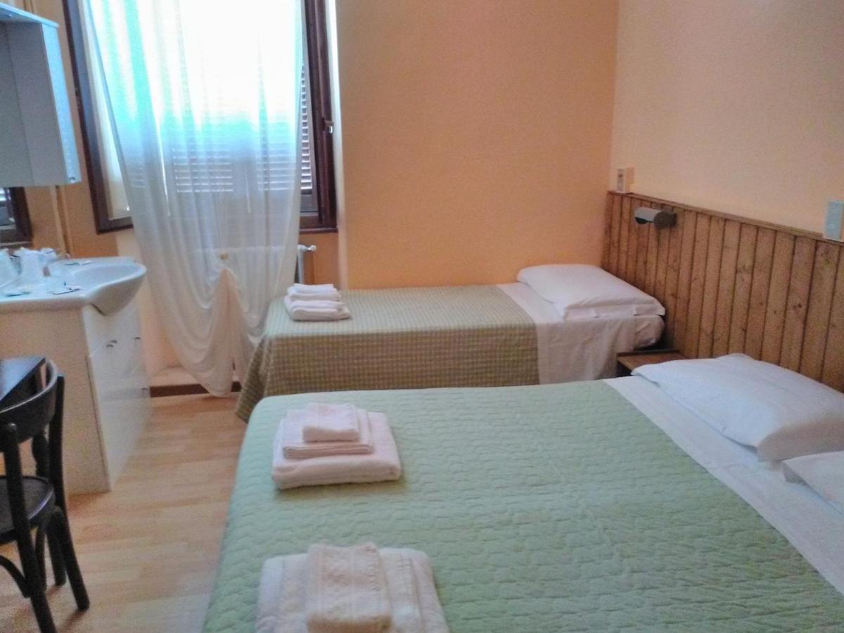 Capanna C.A.O. Hotel Brunate Eksteriør billede